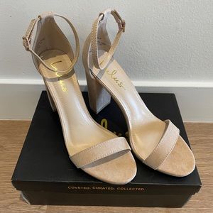 NEVER WORN Lulu’s Beige Strappy Heels